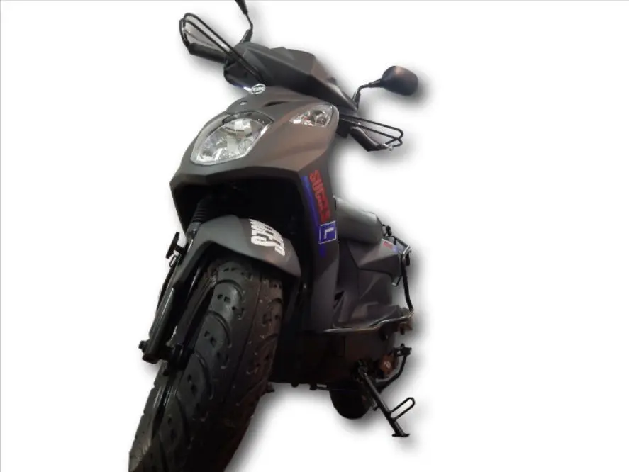 scootervoorkantwit.jpg